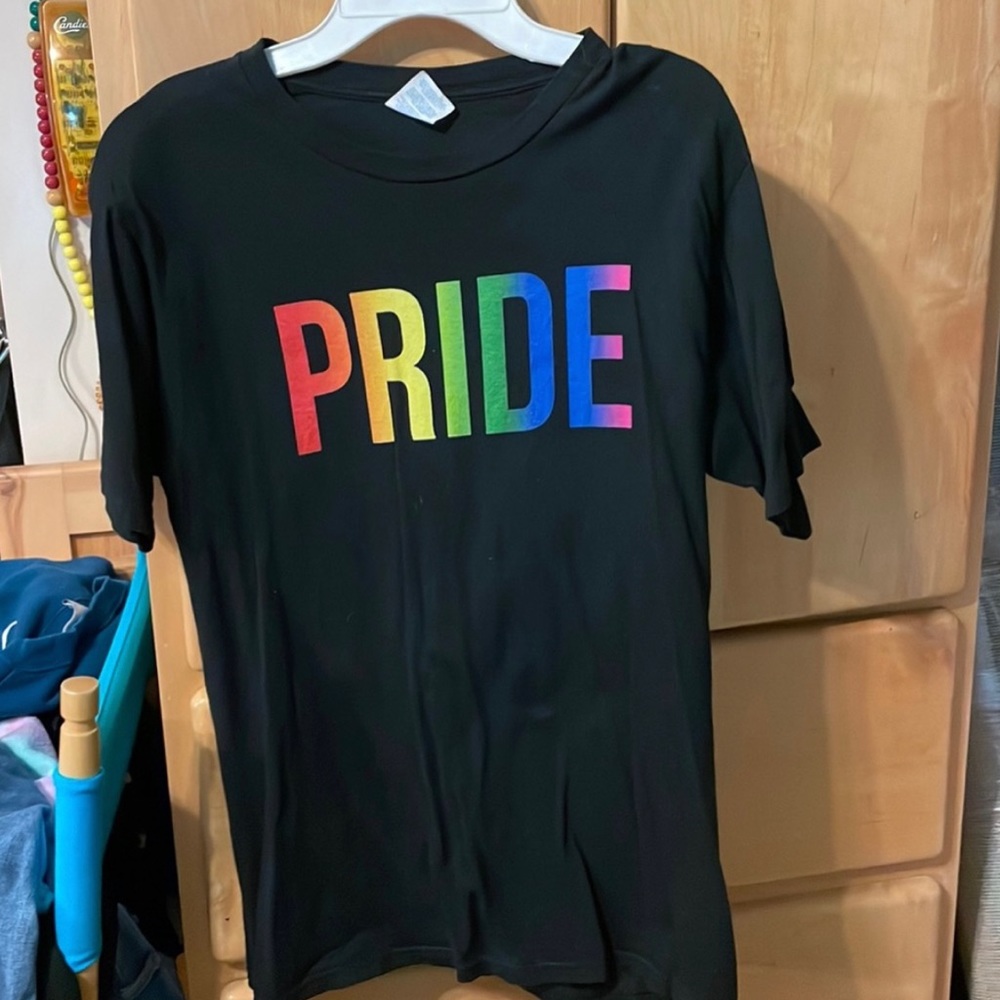 Pride t shirt size men’s small